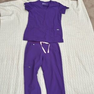 Figs scrubs. Purple. Size xxs
